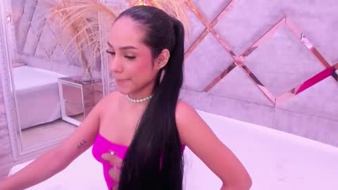 Snapshot of niicole_taylor chatting on 02-09-26, 12:20 Nicole online show from 02-09-26, 12:20