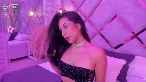 Snapshot of niicole_taylor chatting on 02-18-26, 12:23 Nicole online show from 02-18-26, 12:23