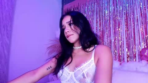 Snapshot of niicole_taylor chatting on 02-19-26, 05:42 Nicole online show from 02-19-26, 05:42