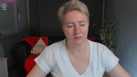 Snapshot of nika_smit chatting on 05-23-26, 05:23 Nika online show from 05-23-26, 05:23