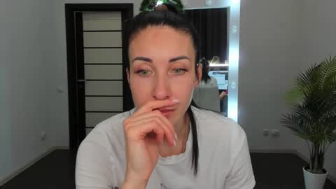 Snapshot of nikamiles chatting on 12-07-24, 03:52 Nika online show from 12-07-24, 03:52