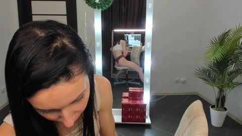 Snapshot of nikamiles chatting on 12-13-24, 08:04 Nika online show from 12-13-24, 08:04