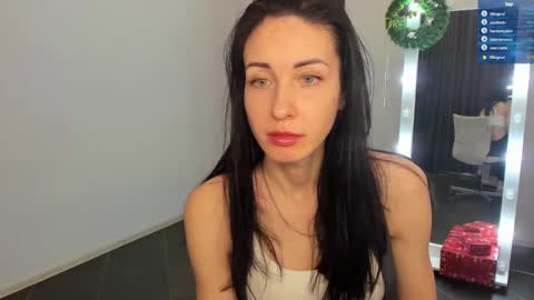 Snapshot of nikamiles chatting on 01-02-25, 08:17 Nika online show from 01-02-25, 08:17