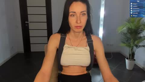 Snapshot of nikamiles chatting on 01-02-25, 11:20 Nika online show from 01-02-25, 11:20