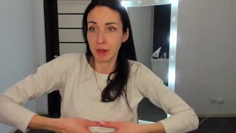 Snapshot of nikamiles chatting on 01-26-25, 06:37 Nika online show from 01-26-25, 06:37