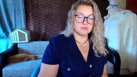 Snapshot of nikaskylink chatting on 09-15-25, 03:06 Nika online show from 09-15-25, 03:06