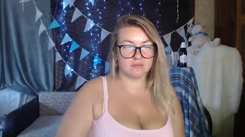 Snapshot of nikaskylink chatting on 09-26-25, 03:32 Nika online show from 09-26-25, 03:32