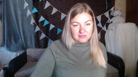 Snapshot of nikaskylink chatting on 10-06-25, 04:43 Nika online show from 10-06-25, 04:43