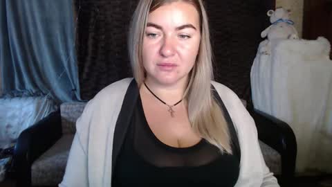 Snapshot of nikaskylink chatting on 10-15-25, 04:01 Nika online show from 10-15-25, 04:01