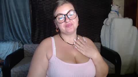 Snapshot of nikaskylink chatting on 10-28-25, 04:27 Nika online show from 10-28-25, 04:27