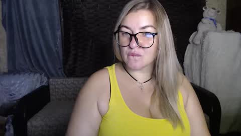 Snapshot of nikaskylink chatting on 10-29-25, 03:31 Nika online show from 10-29-25, 03:31