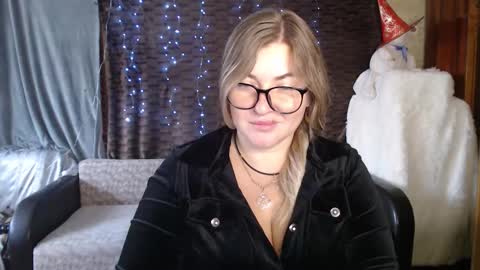 Snapshot of nikaskylink chatting on 11-07-25, 05:07 Nika online show from 11-07-25, 05:07