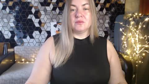 Snapshot of nikaskylink chatting on 03-19-26, 05:00 Nika online show from 03-19-26, 05:00