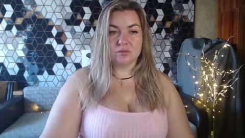 Snapshot of nikaskylink chatting on 03-23-26, 05:00 Nika online show from 03-23-26, 05:00