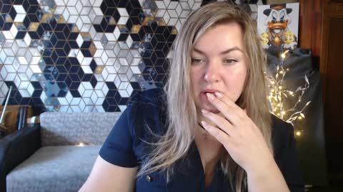Snapshot of nikaskylink chatting on 03-31-26, 04:13 Nika online show from 03-31-26, 04:13