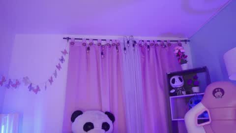 Snapshot of nikerly_hot chatting on 05-19-26, 11:38 NIKERLY online show from 05-19-26, 11:38