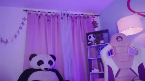 Snapshot of nikerly_hot chatting on 05-20-26, 11:38 NIKERLY online show from 05-20-26, 11:38