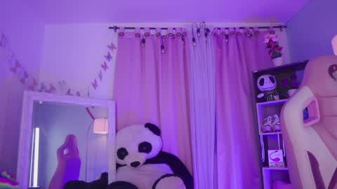 Snapshot of nikerly_hot chatting on 05-22-26, 11:38 NIKERLY online show from 05-22-26, 11:38