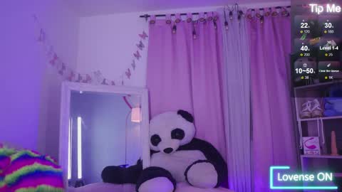 Snapshot of nikerly_hot chatting on 05-27-26, 11:29 NIKERLY online show from 05-27-26, 11:29