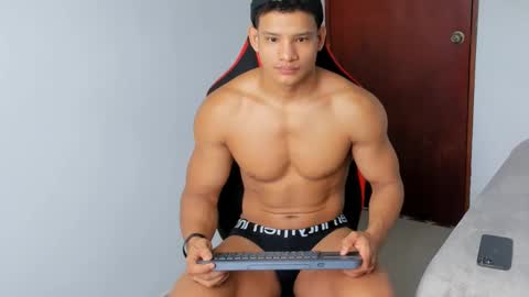 Snapshot of niki_marti chatting on 10-01-25, 12:22 niki online show from 10-01-25, 12:22