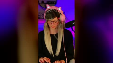 Snapshot of nikki_goldberg chatting on 05-13-26, 01:19 Kitty Chatte online show from 05-13-26, 01:19