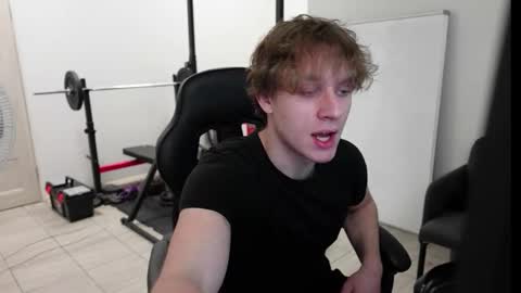 Snapshot of nikki_hard chatting on 12-14-25, 02:33 nikki online show from 12-14-25, 02:33