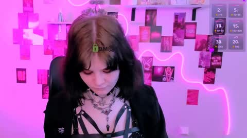 nikki_kiss_ online show from 04-25-26, 08:50
