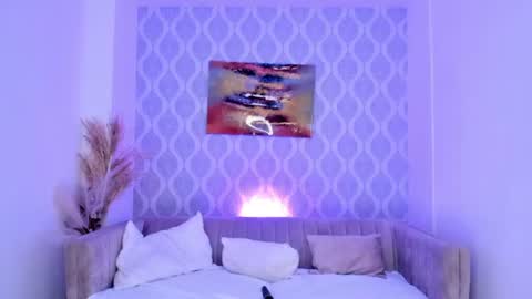 Snapshot of nikki_rousmel chatting on 06-11-26, 04:21 Nicole online show from 06-11-26, 04:21