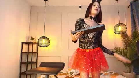 Snapshot of nikki_vesper chatting on 10-31-25, 12:28 nikki_vesper online show from 10-31-25, 12:28