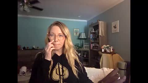 nikkib653466 online show from 06-08-26, 06:19
