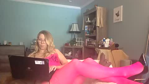 Snapshot of nikkib653466 chatting on 07-08-26, 06:23 nikkib653466 online show from 07-08-26, 06:23