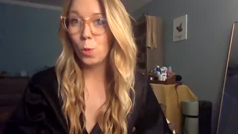 Snapshot of nikkib653466 chatting on 07-10-26, 06:10 nikkib653466 online show from 07-10-26, 06:10