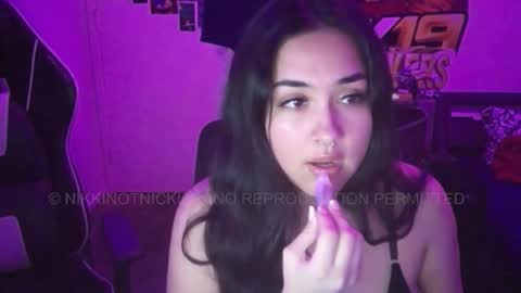 Nikkinotnicki00 online show from 12-21-25, 11:06