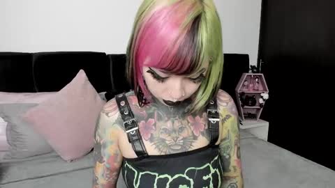 Nikki Ramone   online show from 02-09-25, 06:43