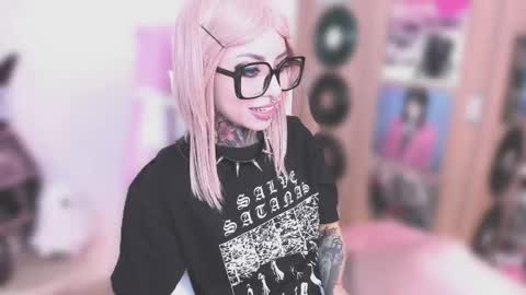 Nikki Ramone   online show from 01-09-26, 11:13