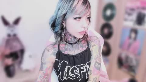 Nikki Ramone   online show from 02-05-26, 10:31