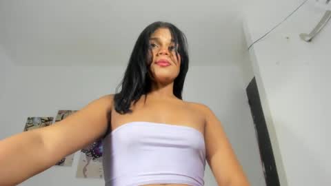 Snapshot of nikkitatsx chatting on 12-27-24, 08:35 Debora21Cm online show from 12-27-24, 08:35