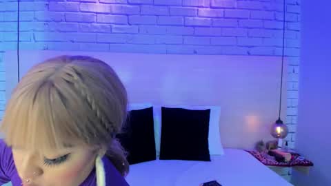 Snapshot of nikkydean chatting on 09-11-25, 03:17 Nikky Dean online show from 09-11-25, 03:17