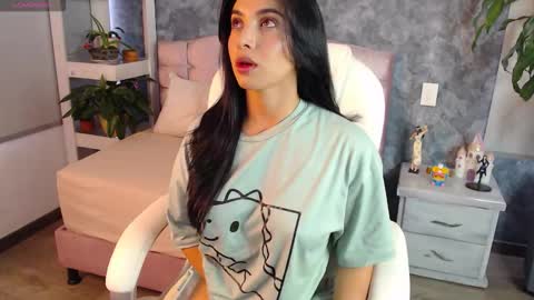 Snapshot of niko_robin04 chatting on 11-16-25, 06:13 Niko Robin online show from 11-16-25, 06:13