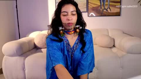 Snapshot of nikol_je chatting on 05-03-26, 12:33 Nicole cam online show from 05-03-26, 12:33
