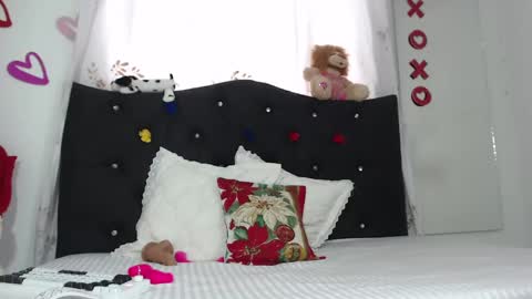 Snapshot of nikol_winick chatting on 02-28-25, 03:04 nikol_winick online show from 02-28-25, 03:04