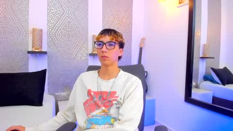 Snapshot of nikolay_gregori chatting on 12-23-24, 07:28 online show from 12-23-24, 07:28