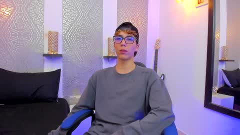 Snapshot of nikolay_gregori chatting on 01-03-25, 04:00 online show from 01-03-25, 04:00