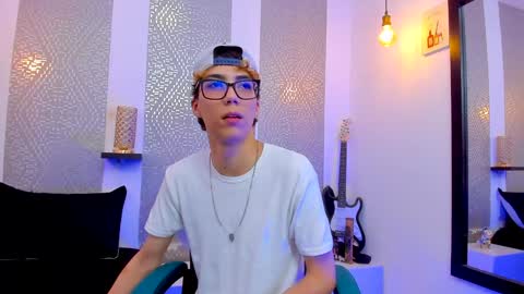 Snapshot of nikolay_gregori chatting on 01-07-25, 07:42 online show from 01-07-25, 07:42