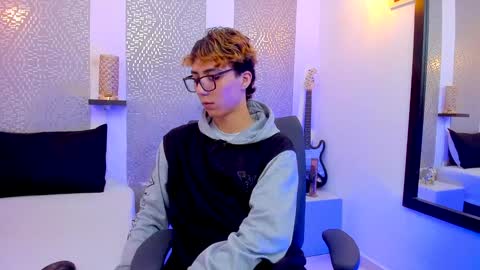 Snapshot of nikolay_gregori chatting on 01-08-25, 04:02 online show from 01-08-25, 04:02