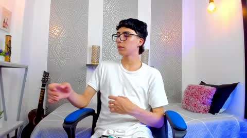 Snapshot of nikolay_gregori chatting on 02-04-25, 10:00 online show from 02-04-25, 10:00