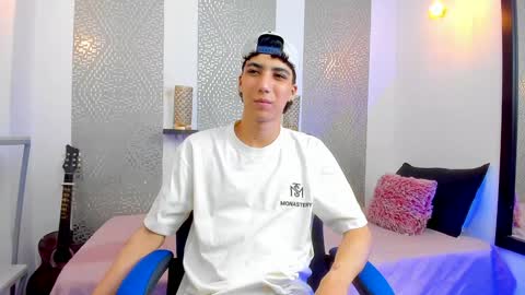 Snapshot of nikolay_gregori chatting on 02-06-25, 07:02 online show from 02-06-25, 07:02