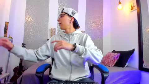 Snapshot of nikolay_gregori chatting on 02-11-25, 10:26 online show from 02-11-25, 10:26