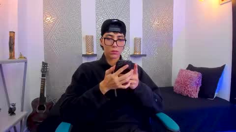 Snapshot of nikolay_gregori chatting on 02-18-25, 04:37 online show from 02-18-25, 04:37