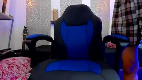 Snapshot of nikolay_gregori chatting on 02-20-25, 10:27 online show from 02-20-25, 10:27